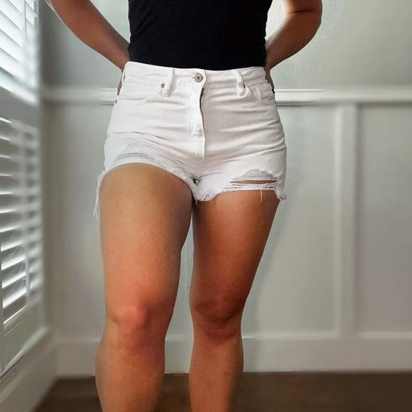 White shorts - Picture 1 of 3
